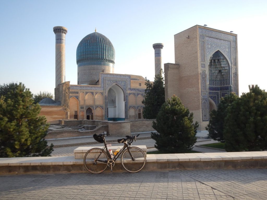 Nach 280 km Gegenwind endlich wieder in Samarkand